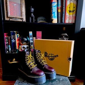 Dr. Martens Size 5 Jadon Max in Oxblood